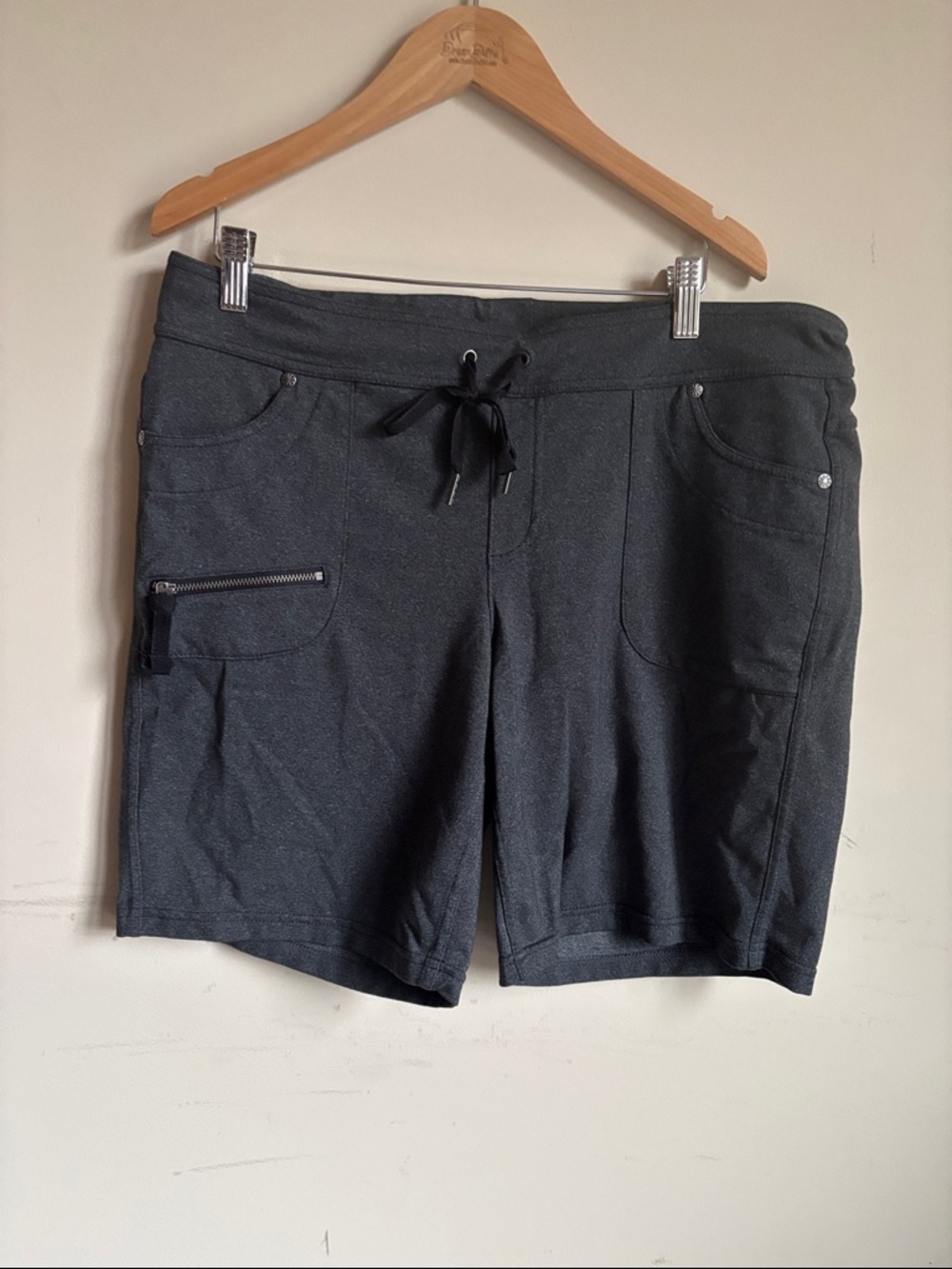 Athleta Bettona Charcoal Heather Performance Shorts